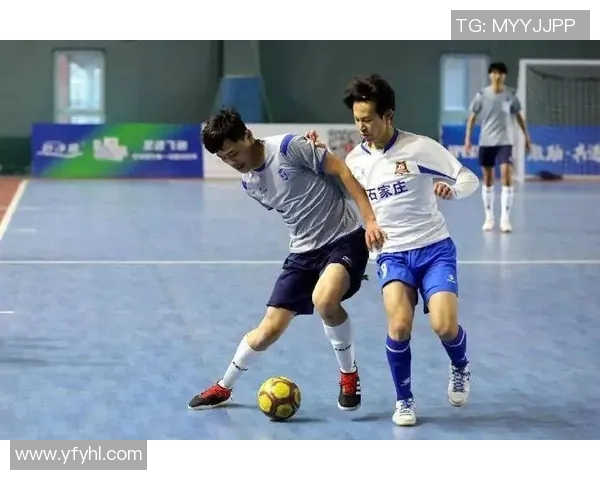 U19越南队与新加坡队激战正酣青年足球赛场上的精彩对决 U19越南队与新加坡队激战正酣青年足球赛场上的精彩对决