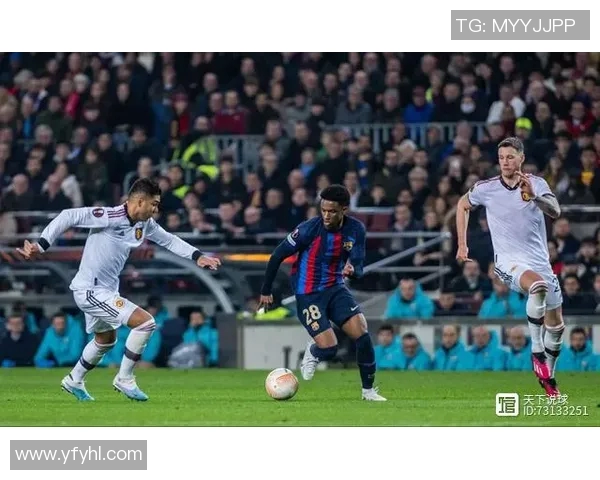 巴萨与曼联激战在即17日欧联杯对决引发球迷热议