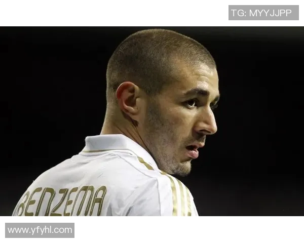 本泽马:从天才少年到足坛巨星的辉煌旅程与传奇故事 本泽马:从天才少年到足坛巨星的辉煌旅程与传奇故事