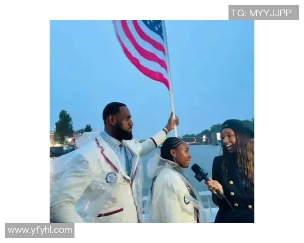 詹姆斯联手儿子参加球场比赛,教出新一代球星