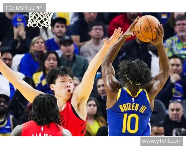 勇士与开拓者精彩对决瞬间回顾，篮球场上的激情与荣耀交织